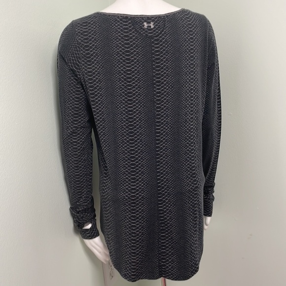 Under Armour women’s long sleeve black snake print top - Picture 5 of 6